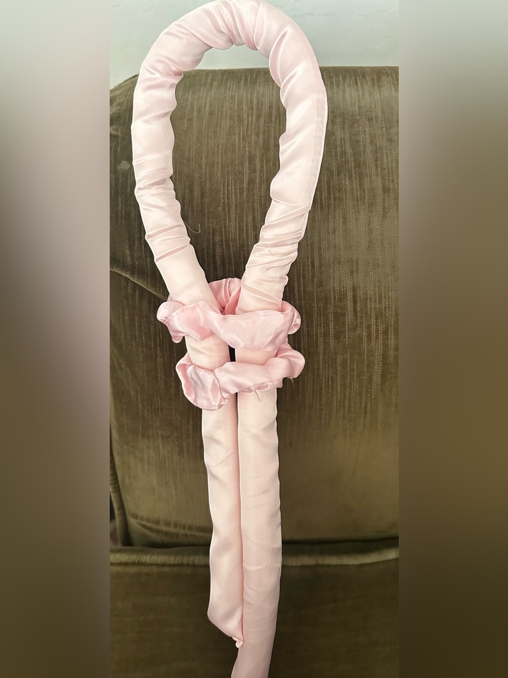 Pink satiny no heat curling rod/band with scrunchies set